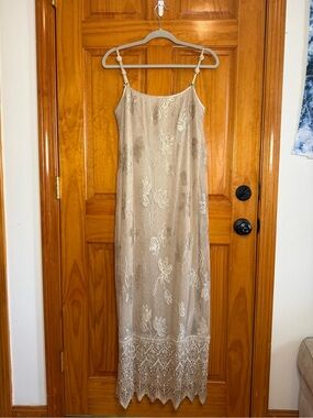 Cache Vintage Lace Maxi Dress with Floral pattern and Flower details Size Large